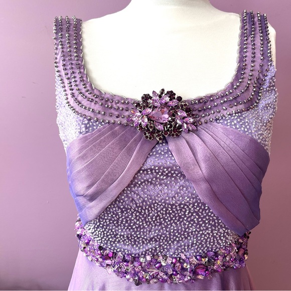 Gorgeous purple sleeveless maxi gown with beads and rhinestones - Picture 4 of 11